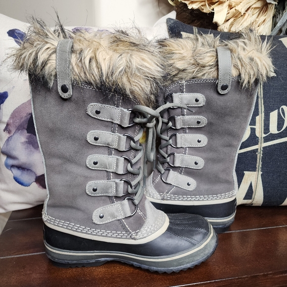 Sorel Joan of Arctic Winter Boots | Size 6 - Picture 8 of 11